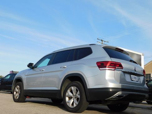 Used 2019 Volkswagen Atlas SE image 2