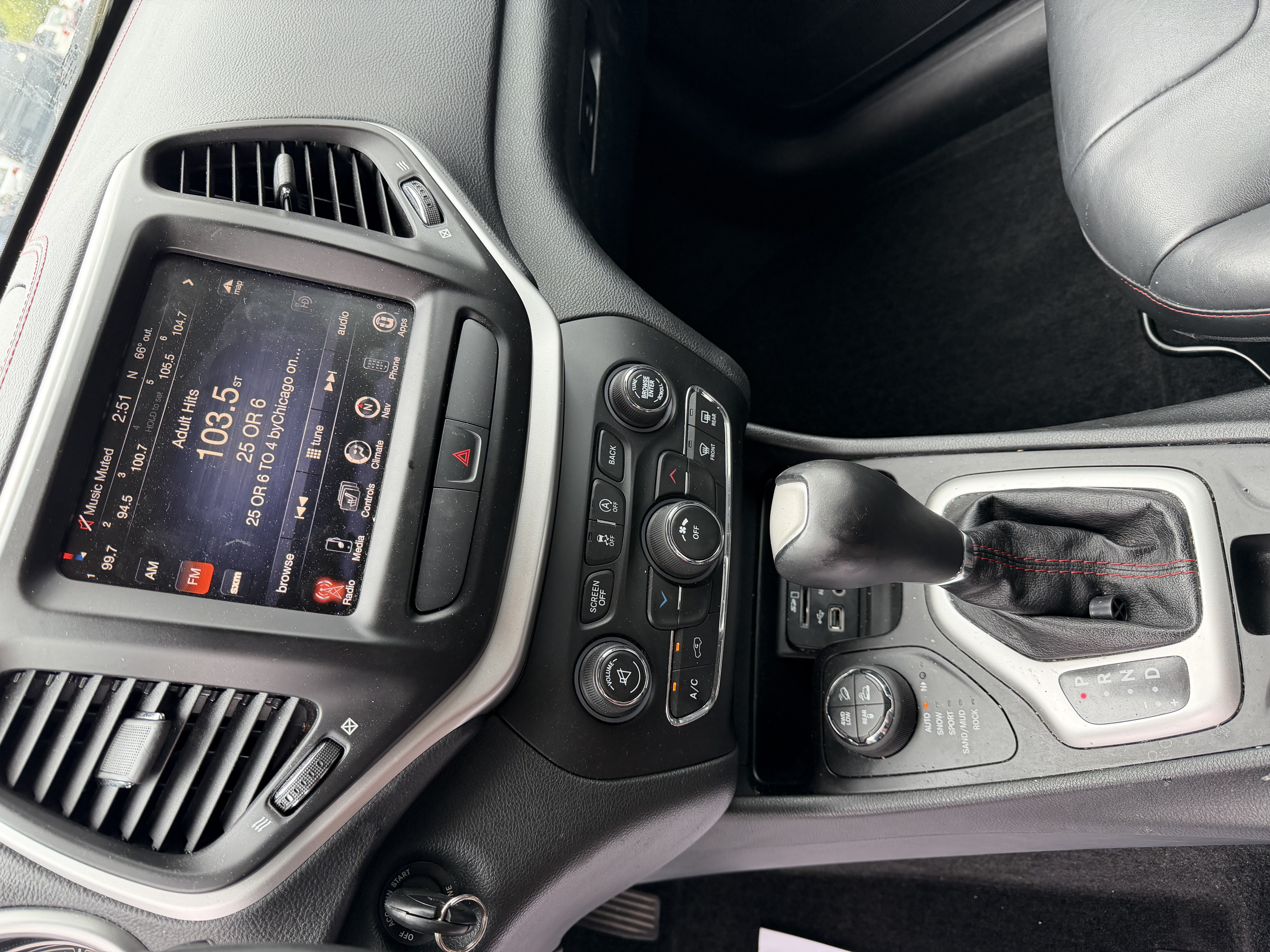 Used 2015 Jeep Cherokee 4WD Trailhawk image 4