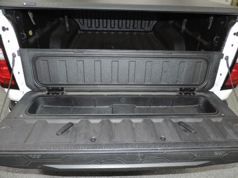 Used 2024 GMC Canyon AT4 image 25