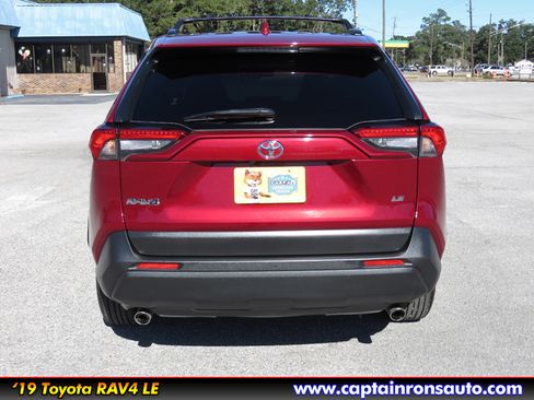 Used 2019 Toyota RAV4 LE image 6
