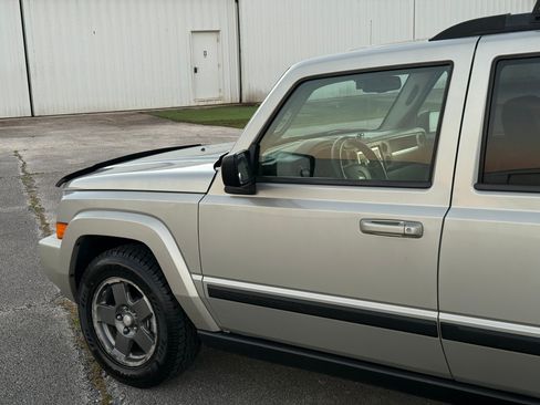 Used 2008 Jeep Commander Sport image 25