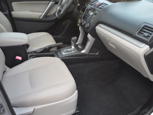 Used 2014 Subaru Forester 2.5i Limited image 9