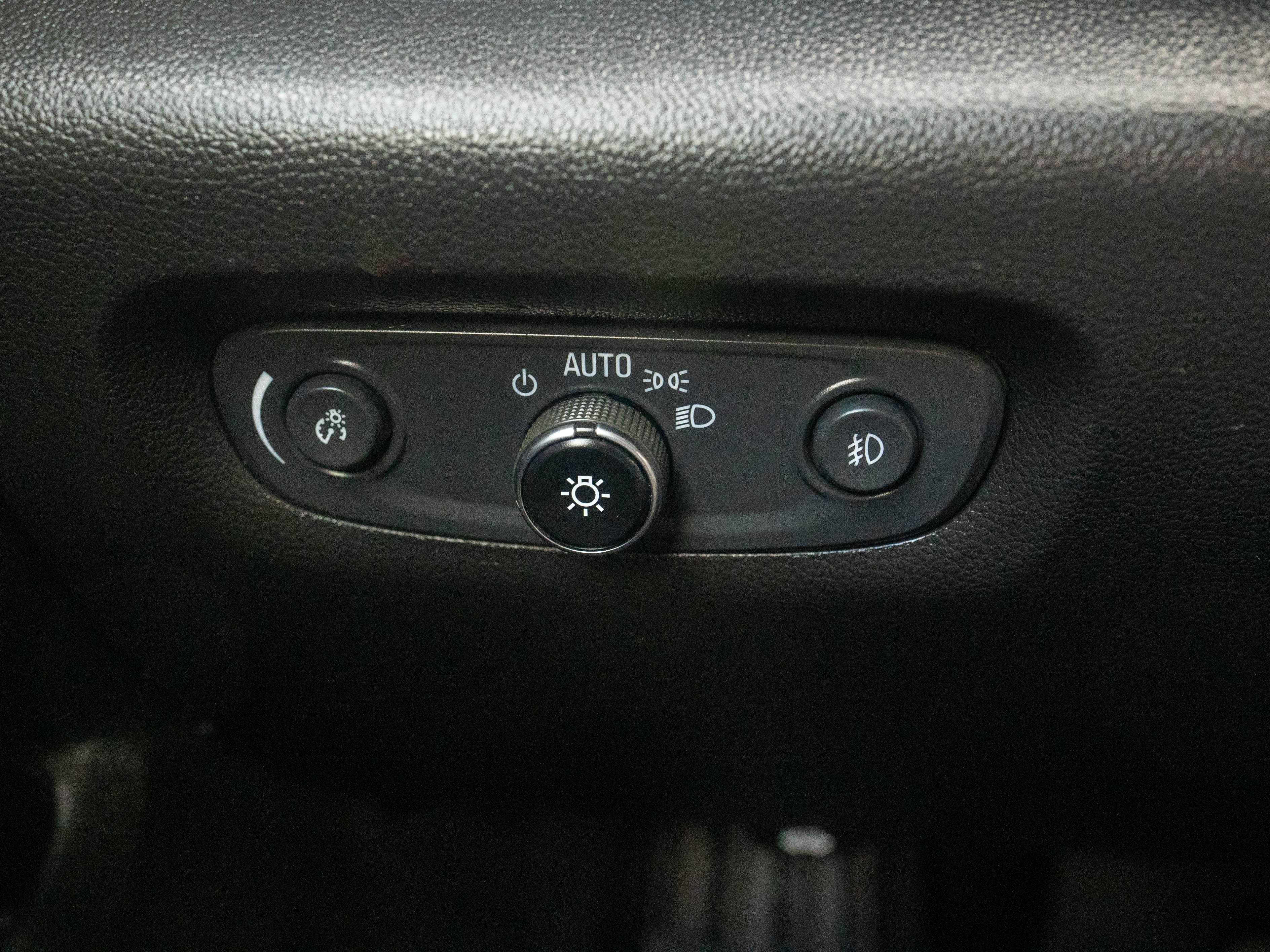 Used 2021 Chevrolet Traverse AWD LT image 34