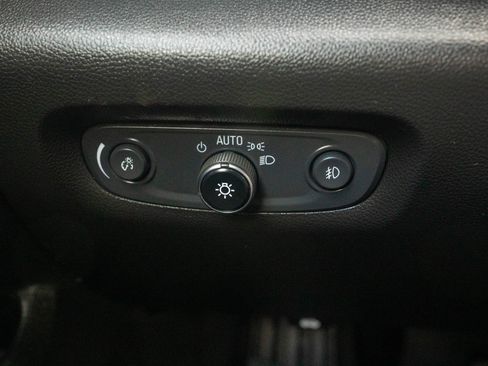 Used 2021 Chevrolet Traverse AWD LT image 34