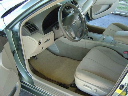 Used 2011 Toyota Camry LE image 7