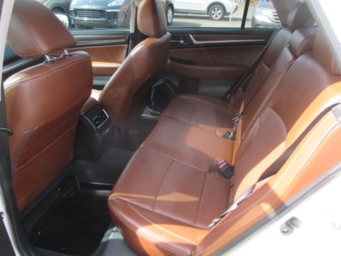 Used 2018 Subaru Outback 3.6R Touring image 8