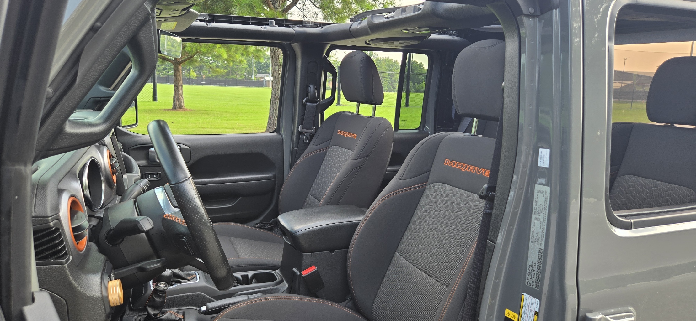 Used 2023 Jeep Gladiator Mojave AWD/4WD image 12