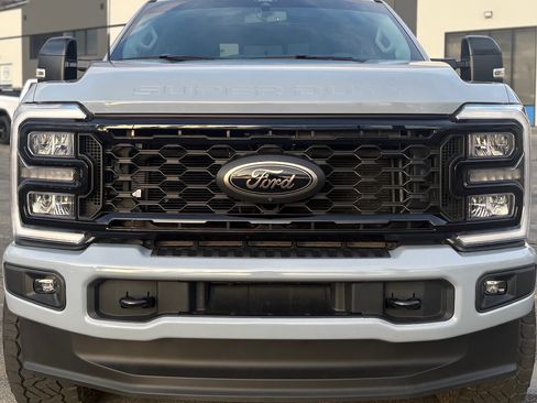 Used 2025 Ford F350 Lariat image 2