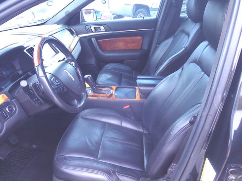 Used 2013 Lincoln MKS image 7