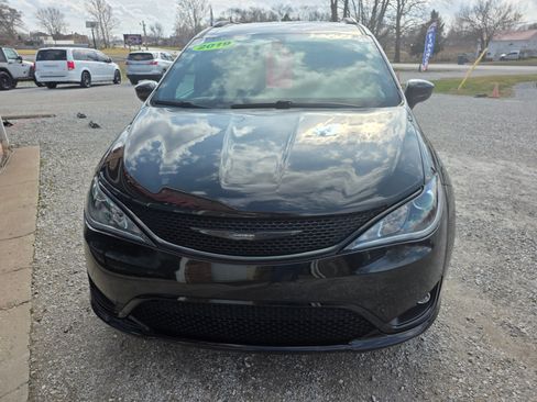 Used 2019 Chrysler Pacifica Touring Plus image 3