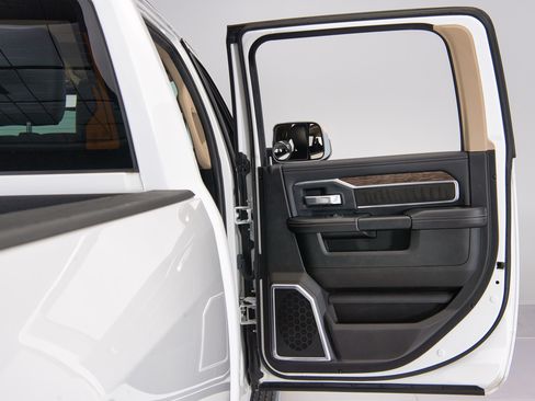 Used 2020 RAM 2500 4x4 Crew Cab Laramie image 28