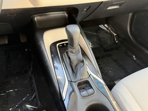 Used 2021 Toyota Corolla LE Hybrid Sedan FWD image 14