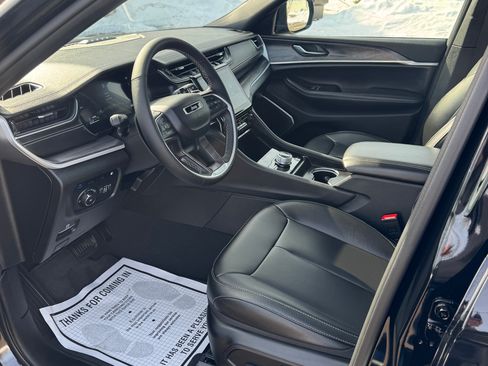 Used 2024 Jeep Grand Cherokee Limited 4xe image 5