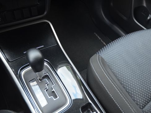 Used 2019 Mitsubishi Outlander 4WD ES image 23