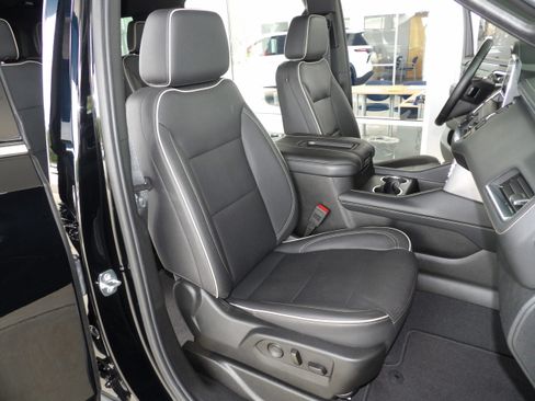 Used 2024 GMC Yukon XL 2WD SLT image 25