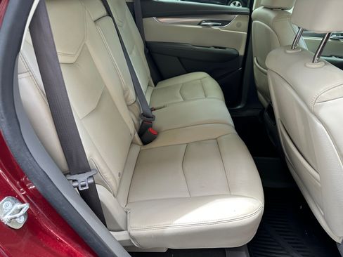 Used 2017 Cadillac XT5 Luxury image 16