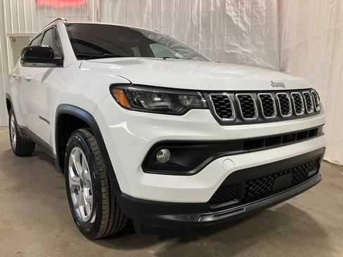 Used 2025 Jeep Compass Latitude image 29