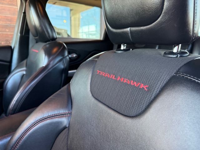 Used 2017 Jeep Cherokee Trailhawk AWD/4WD image 21