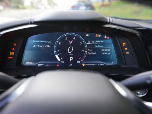 Used 2021 Chevrolet Corvette w/ Z51 Performance Package image 7