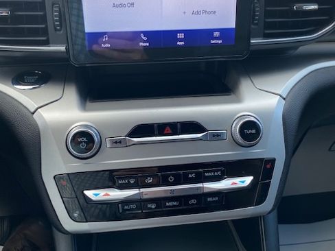 Used 2022 Ford Explorer XLT image 9