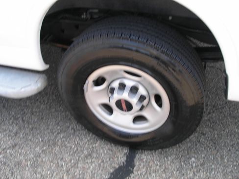 Used 2023 GMC Savana 2500 image 6