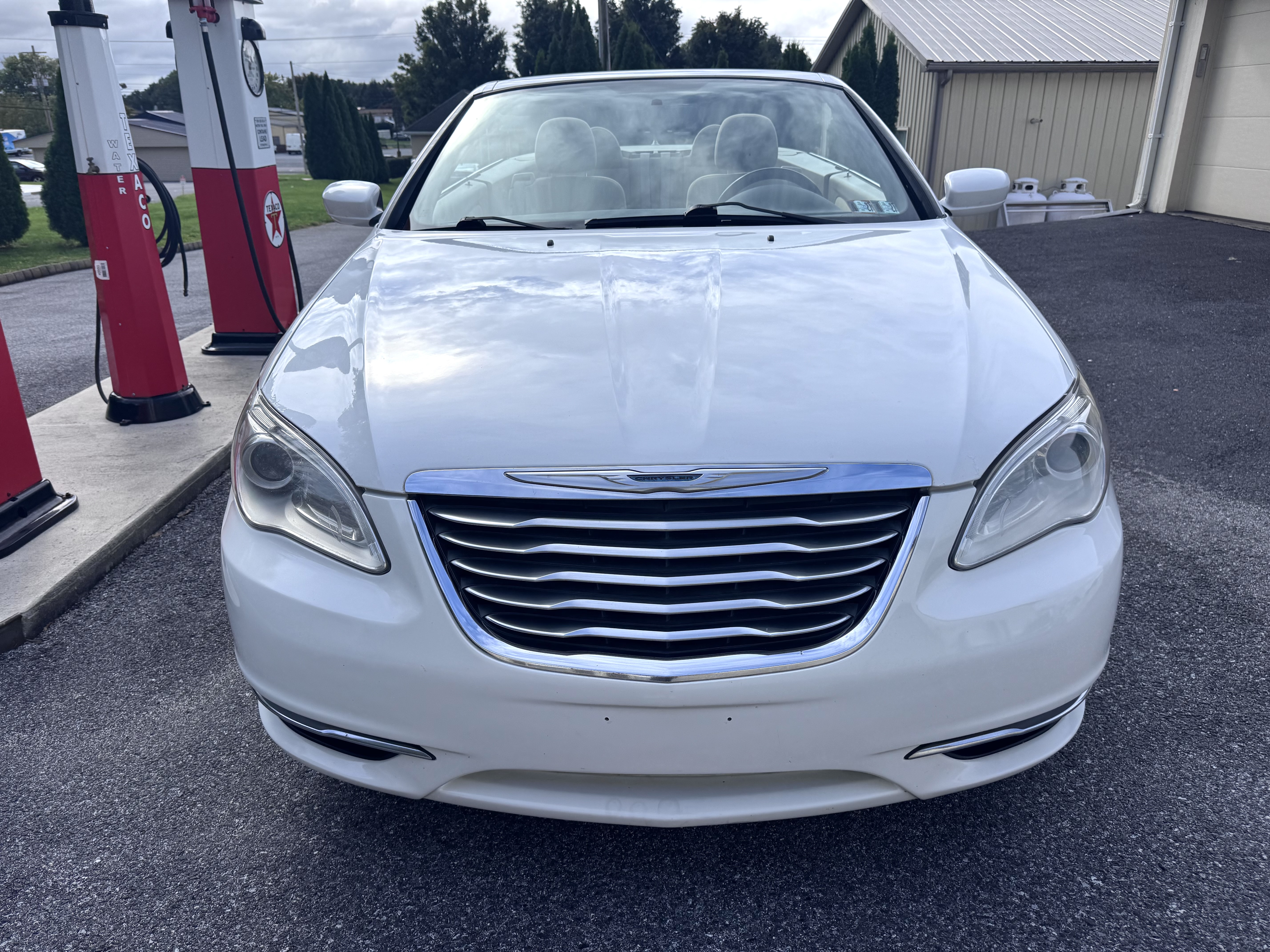 Used 2014 Chrysler 200 Touring Convertible FWD image 3