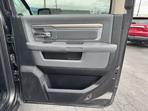 Used 2017 RAM 1500 4x4 Crew Cab Big Horn image 16
