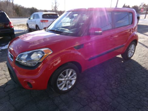 Used 2013 Kia Soul + image 1