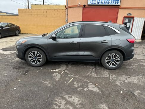 Used 2020 Ford Escape SEL image 3