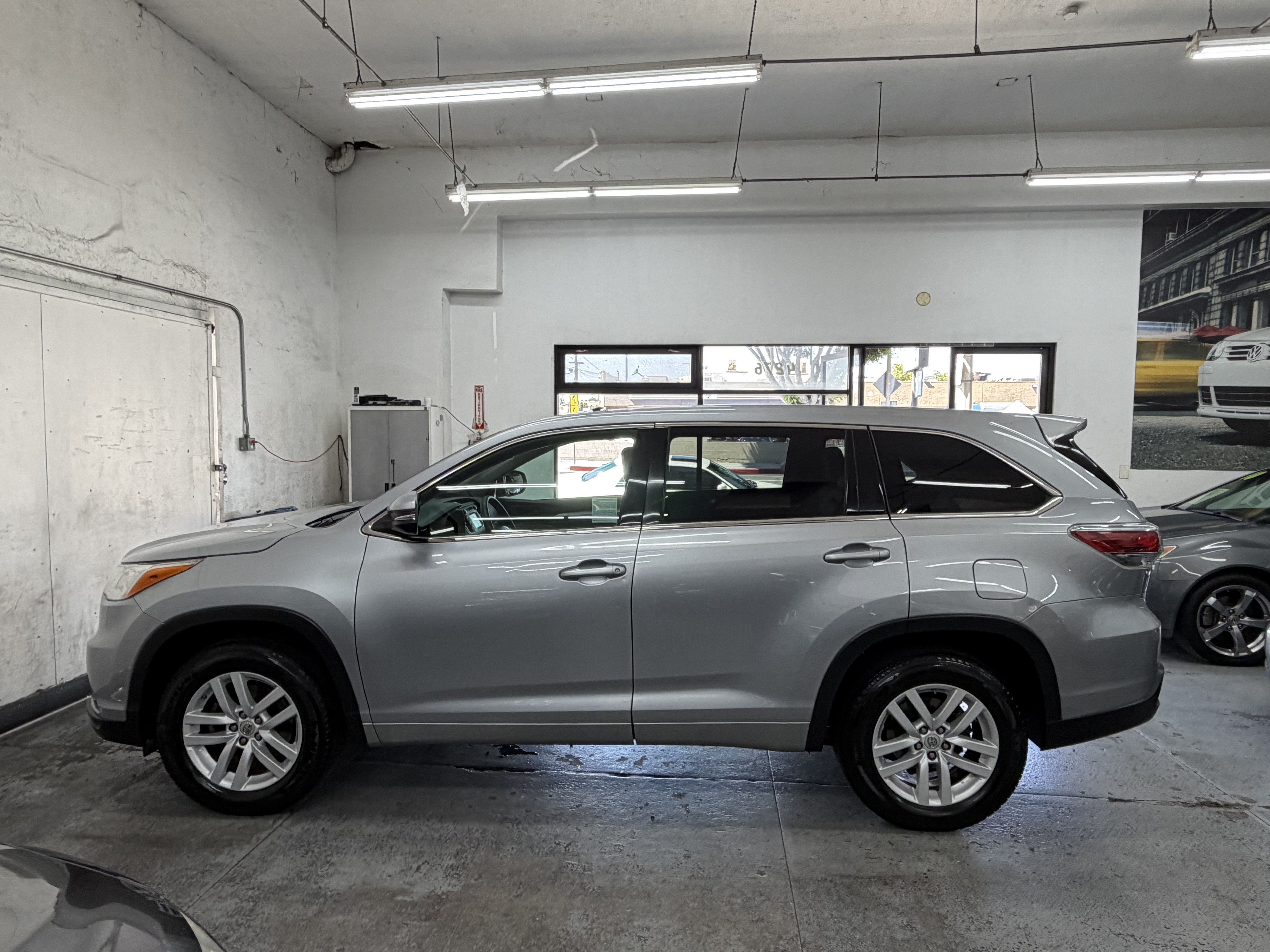 Used 2014 Toyota Highlander FWD LE V6 image 3