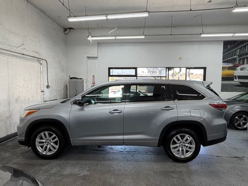 Used 2014 Toyota Highlander FWD LE V6 image 3