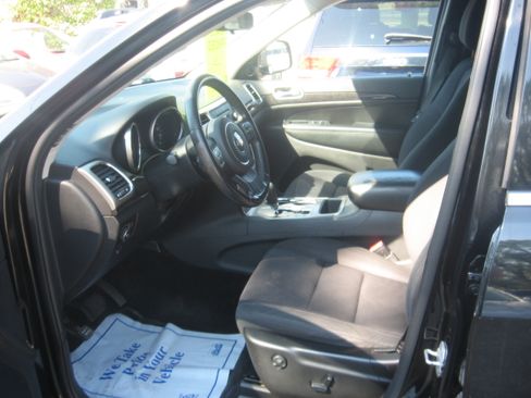 Used 2011 Jeep Grand Cherokee Laredo image 7