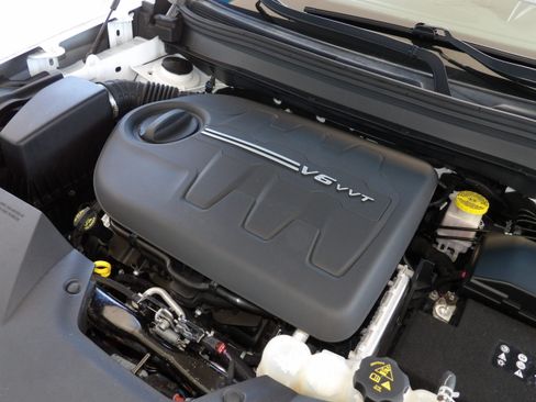 Used 2019 Jeep Cherokee 4WD Overland image 19