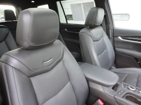 Used 2022 Cadillac XT6 AWD Premium Luxury image 29