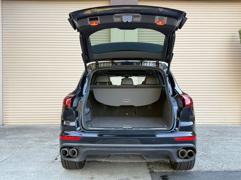 Used 2016 Porsche Cayenne S image 13