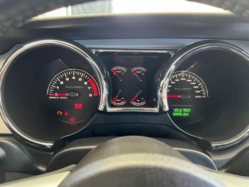 Used 2006 Ford Mustang GT Deluxe RWD image 16