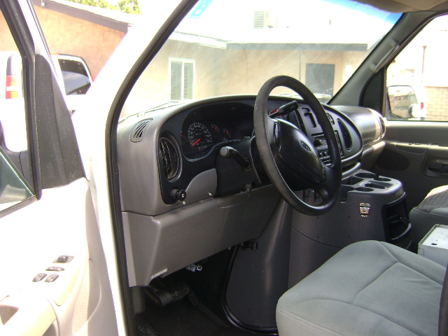 Used 2002 Ford E-350 and Econoline 350 Extended Super Duty RWD image 12