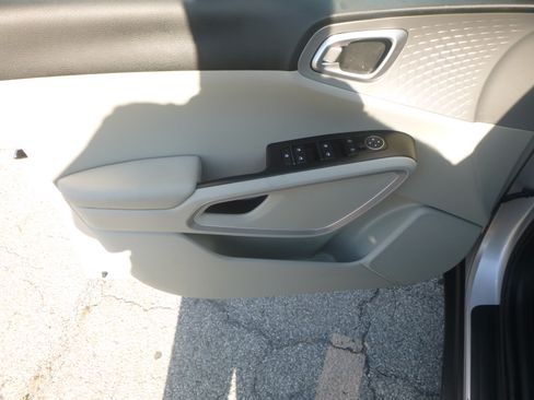 Used 2020 Kia Soul LX FWD Hatchback 2.0L 4-Cyl image 11
