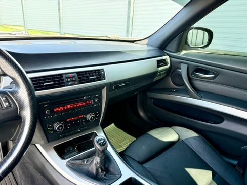 Used 2010 BMW 335i xDrive Sedan AWD/4WD image 19