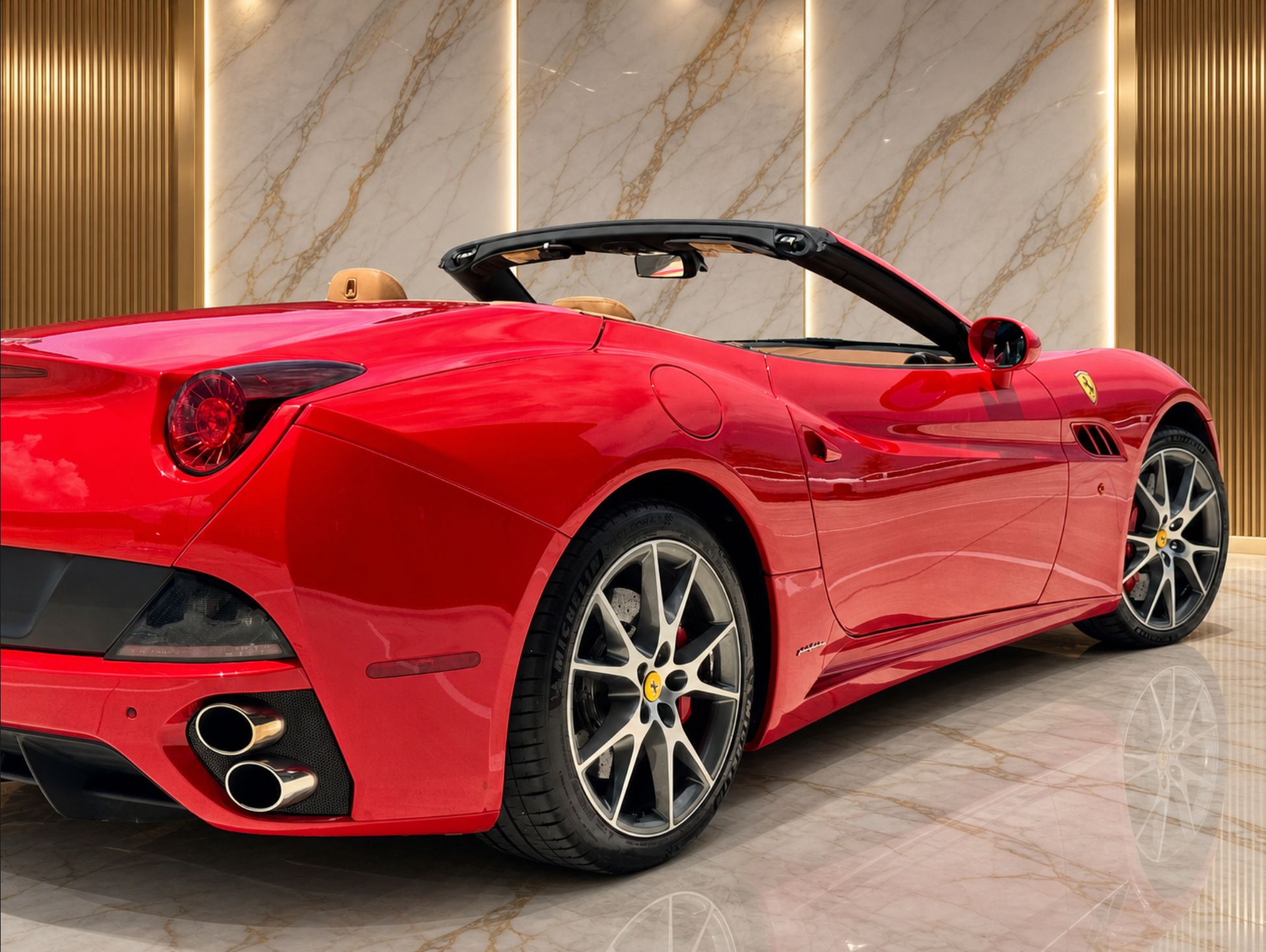 Used 2011 Ferrari California RWD image 5