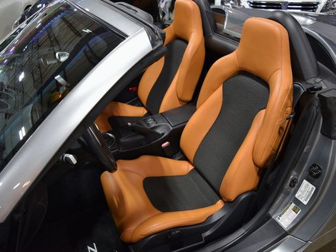 Used 2005 Nissan 350Z Touring RWD image 26