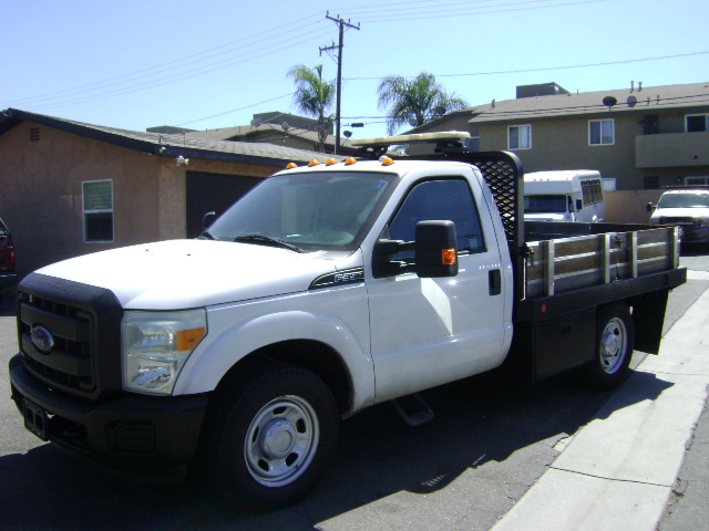 Used 2016 Ford F350 2WD Regular Cab Super Duty image 4