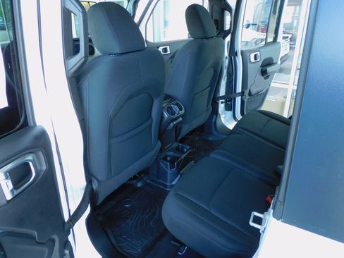 Used 2019 Jeep Wrangler 4WD Unlimited Sport image 17