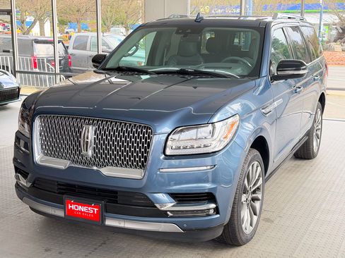 Used 2020 Lincoln Navigator Reserve image 3