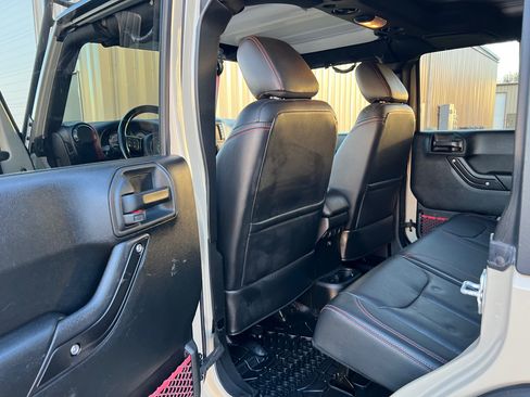 Used 2018 Jeep Wrangler Unlimited Rubicon image 15