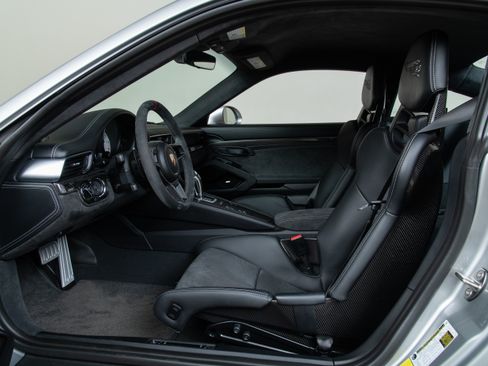 Used 2018 Porsche 911 GT2 RS image 16