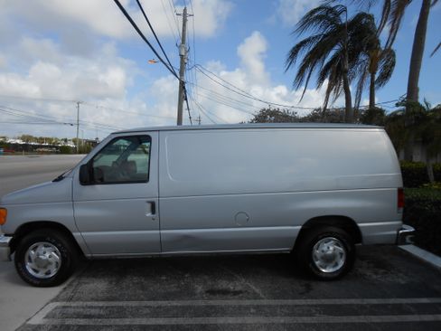 Used 2004 Ford E-150 and Econoline 150 XL image 2