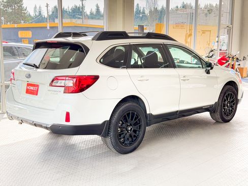 Used 2017 Subaru Outback 2.5i Limited image 4