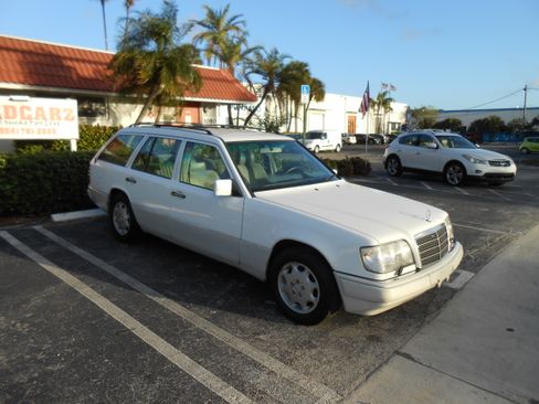 Used 1994 Mercedes-Benz E 320 image 9