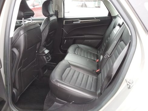 Used 2015 Ford Fusion SE image 6